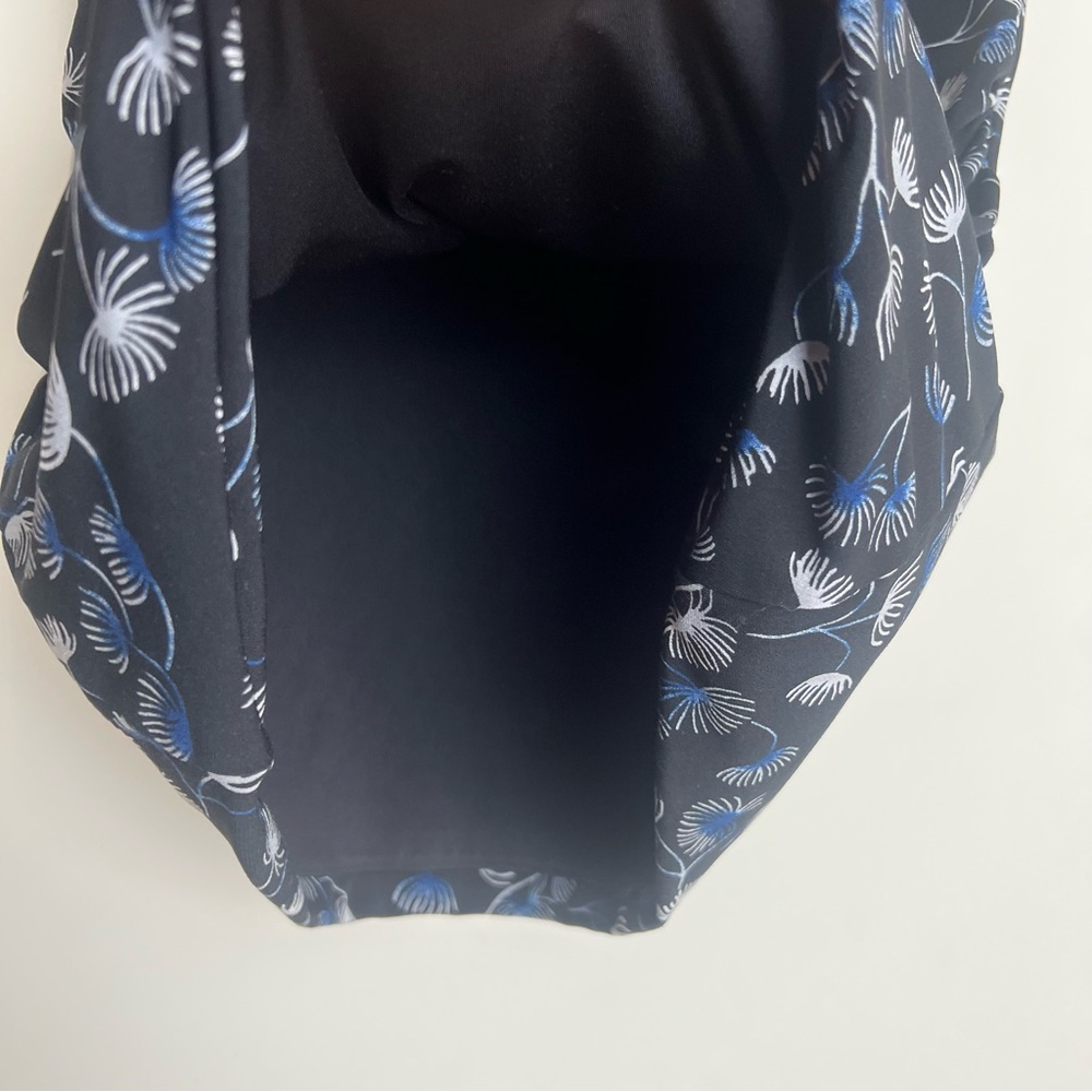 White House Black Market Navy Floral Sleeveless Blouse - Picture 4 of 7
